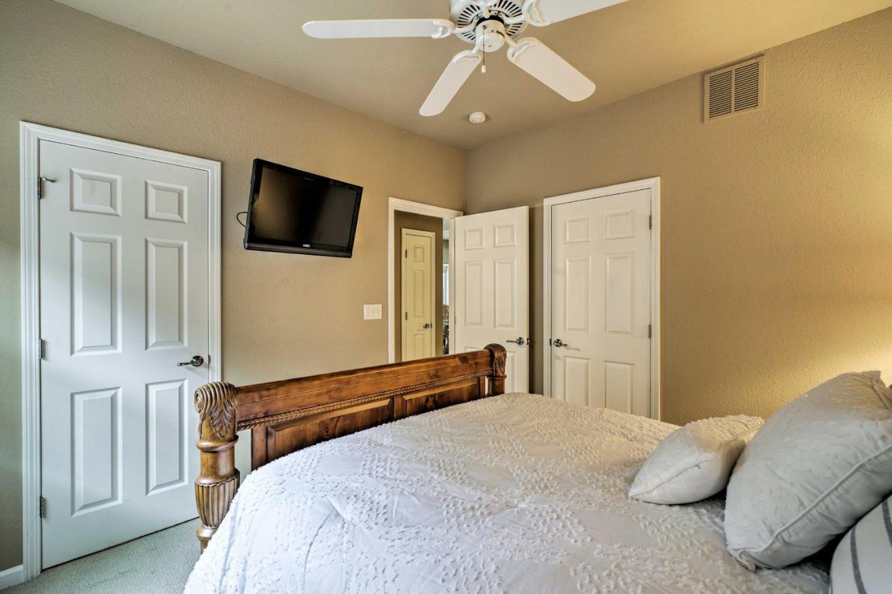 Waterfront Lake Ozark Condo With Deck And Pools 外观 照片