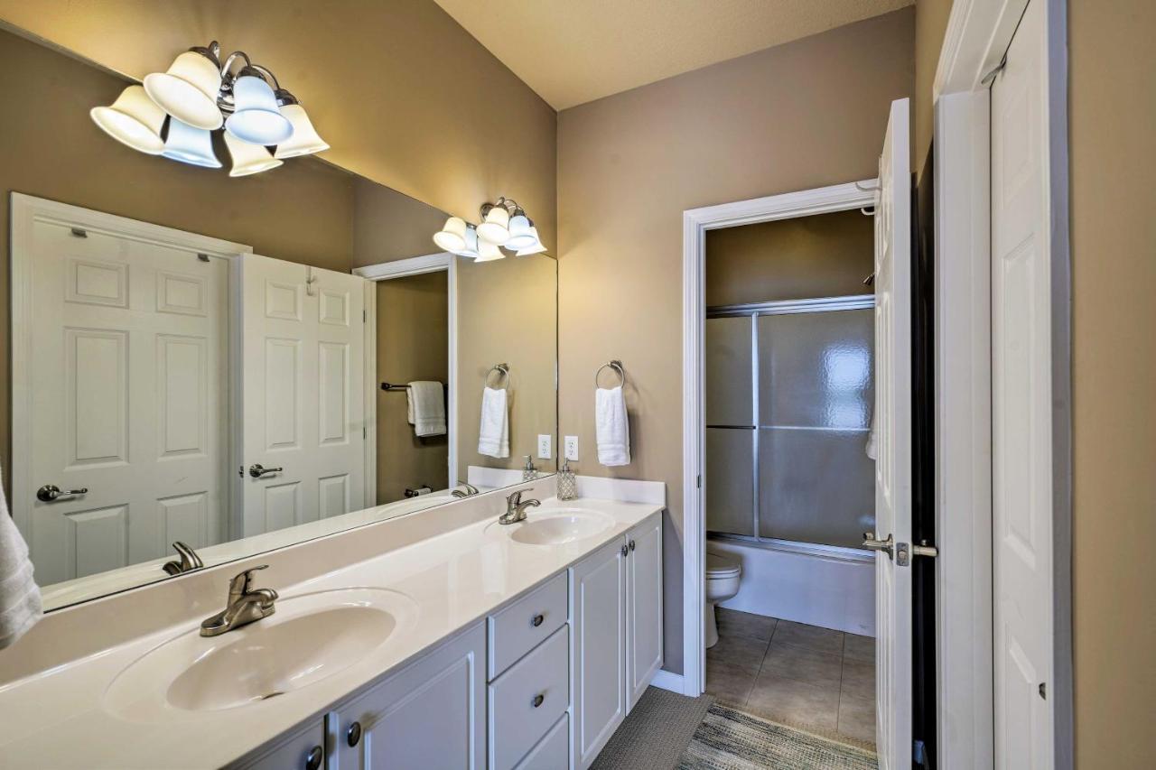 Waterfront Lake Ozark Condo With Deck And Pools 外观 照片